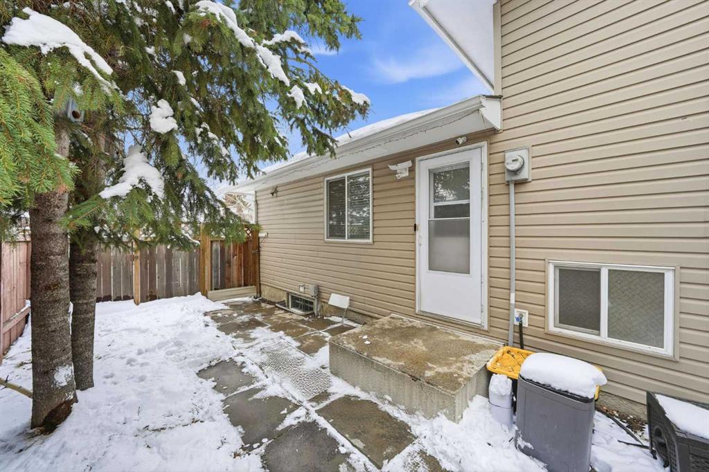 151 Templevale Place NE photo 5