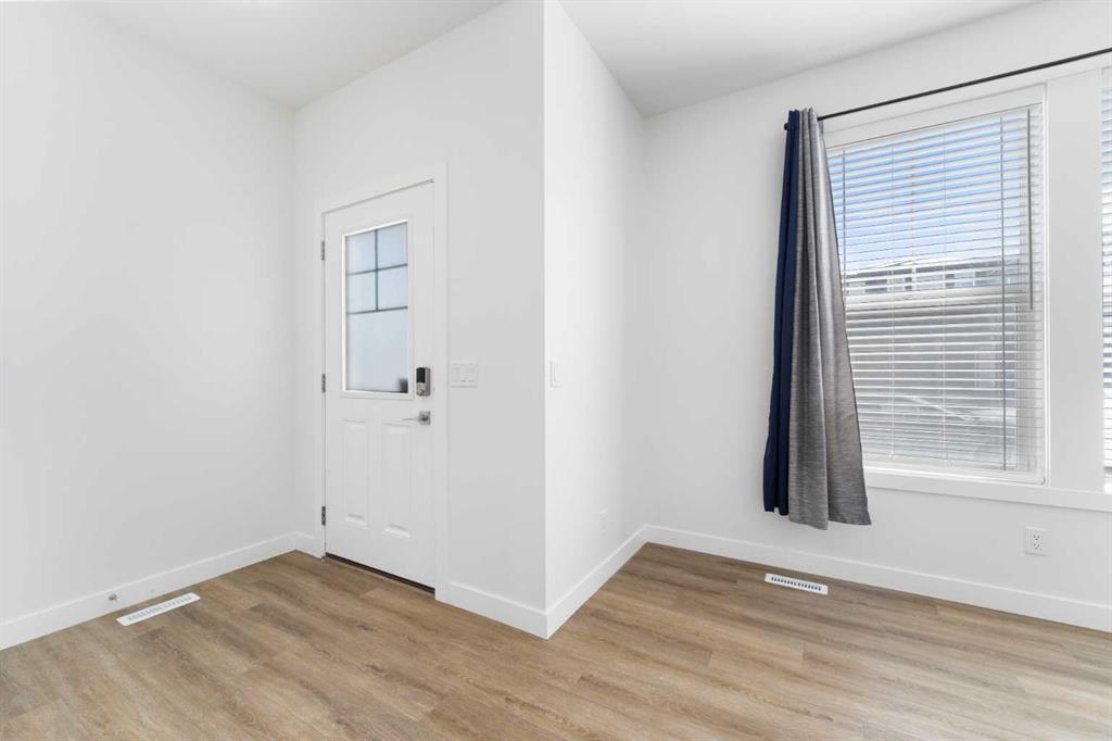 48 Ambleside Crescent NW photo 2