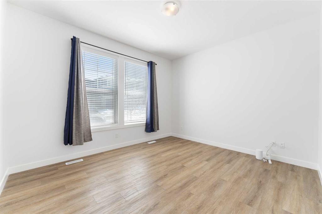 48 Ambleside Crescent NW photo 3