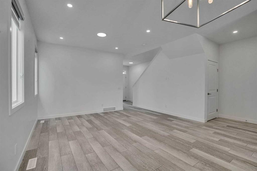 26 Amblehurst Path NW photo 5