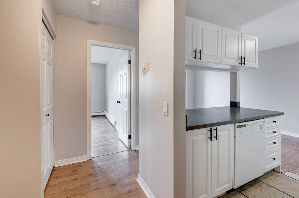 305 25 Avenue SW #305 photo 3