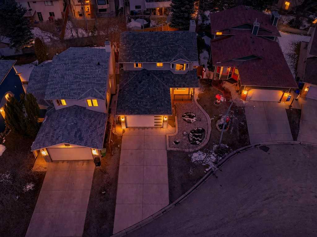 256 Riverside Mews SE photo 3