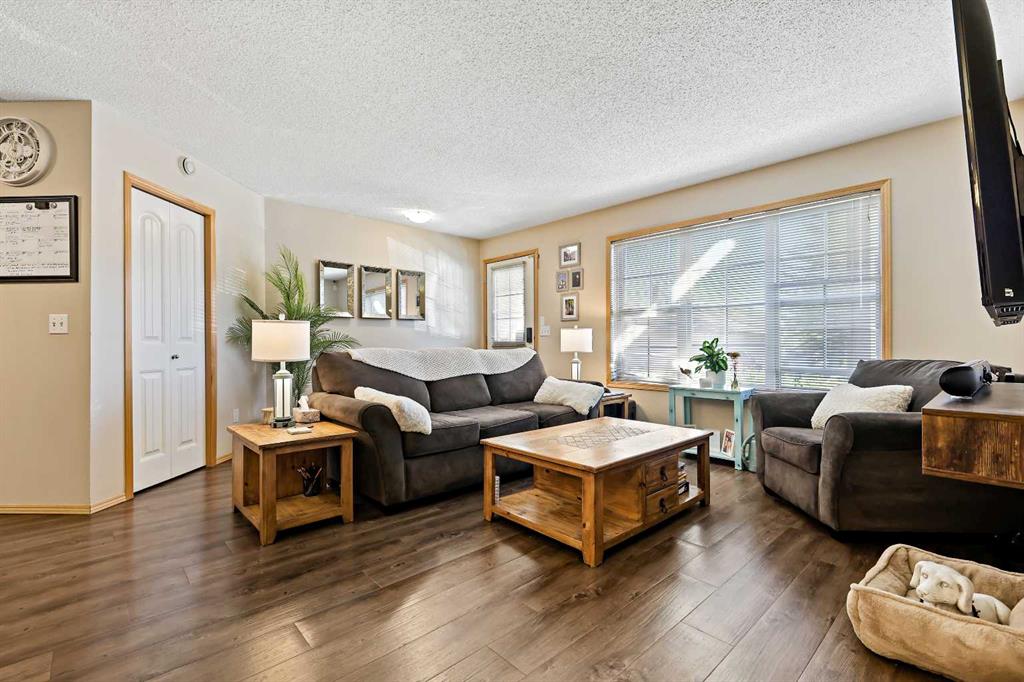15 Everridge Square SW #104 photo 4