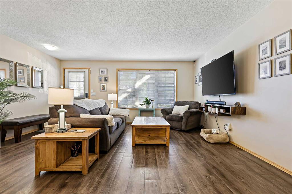 15 Everridge Square SW #104 photo 5
