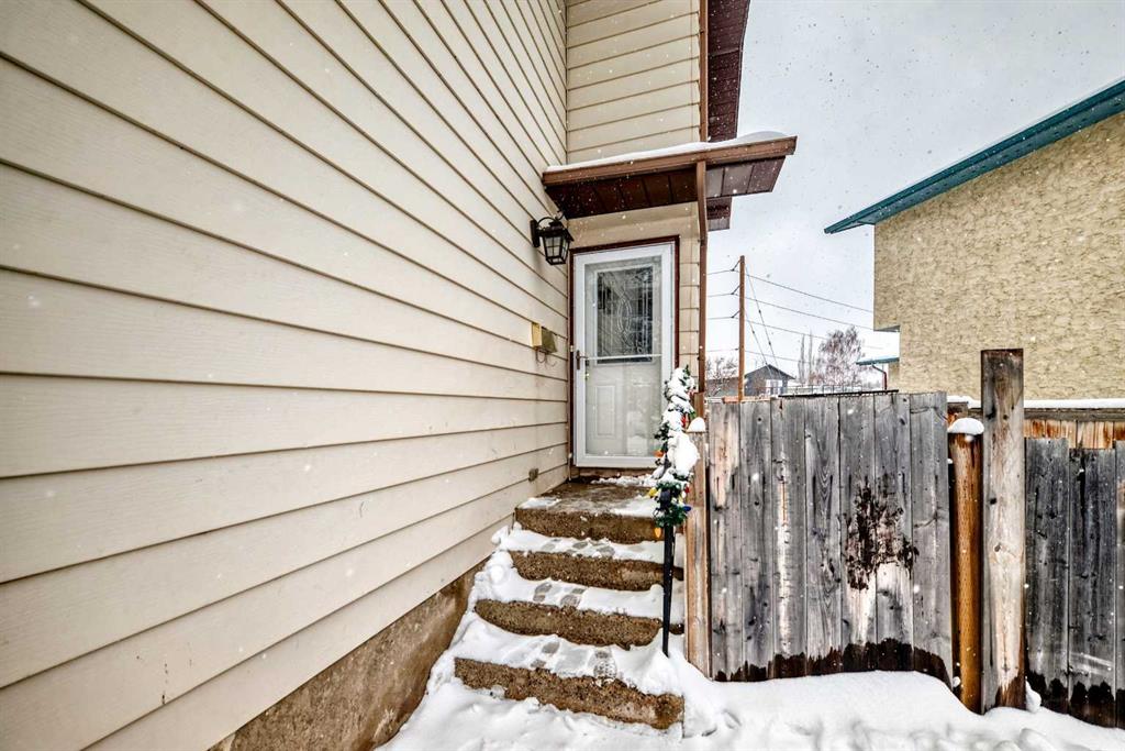 139 Bermuda Drive NW photo 2