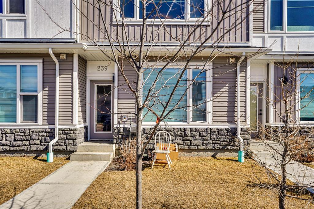 239 Saddlepeace Crescent NE photo 5