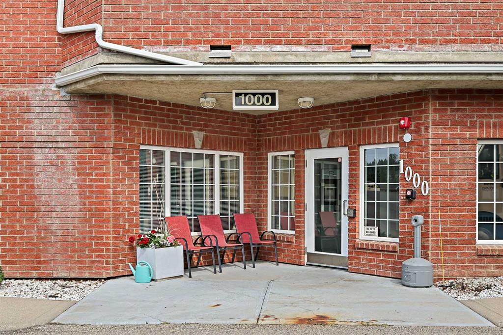 1206 Sienna Park Green SW photo 2