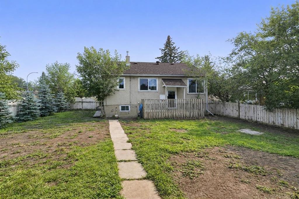 326 27 Avenue NE photo 3