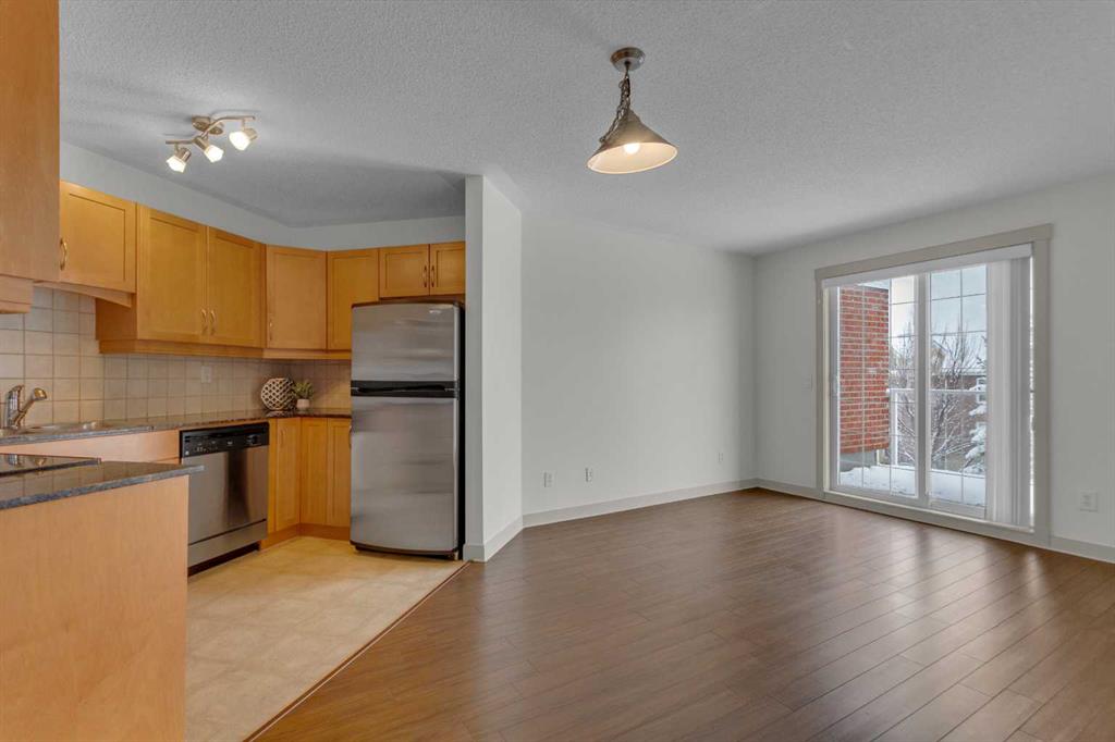 2233 34 Avenue SW #321 photo 3