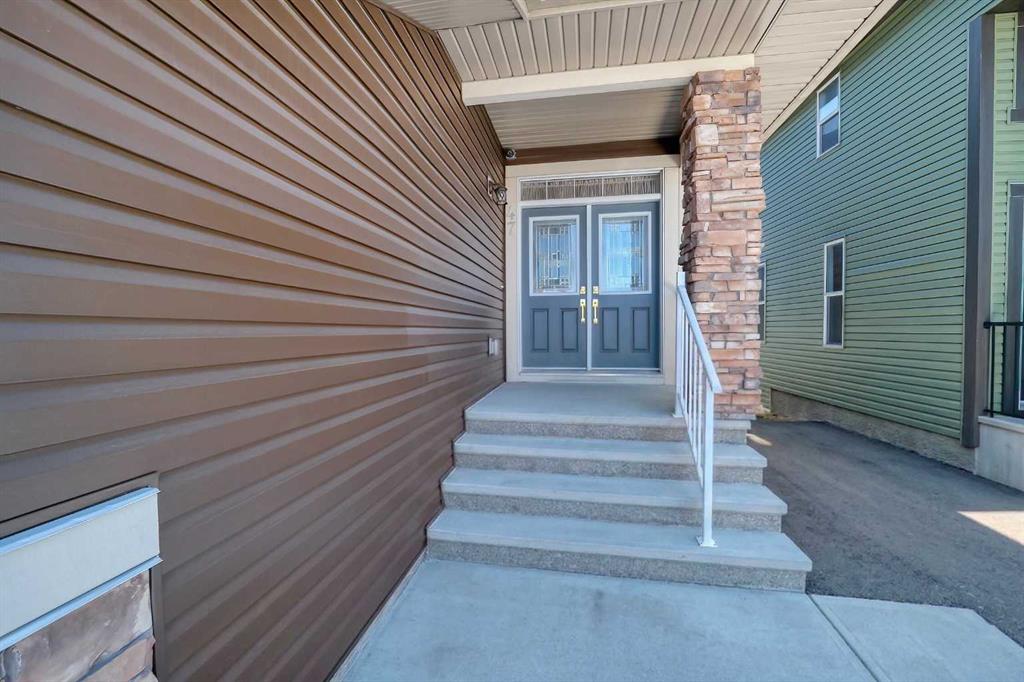 47 Saddlelake Way NE photo 2