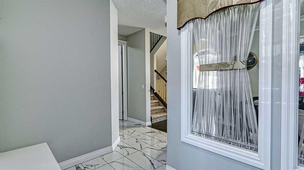 47 Saddlelake Way NE photo 4
