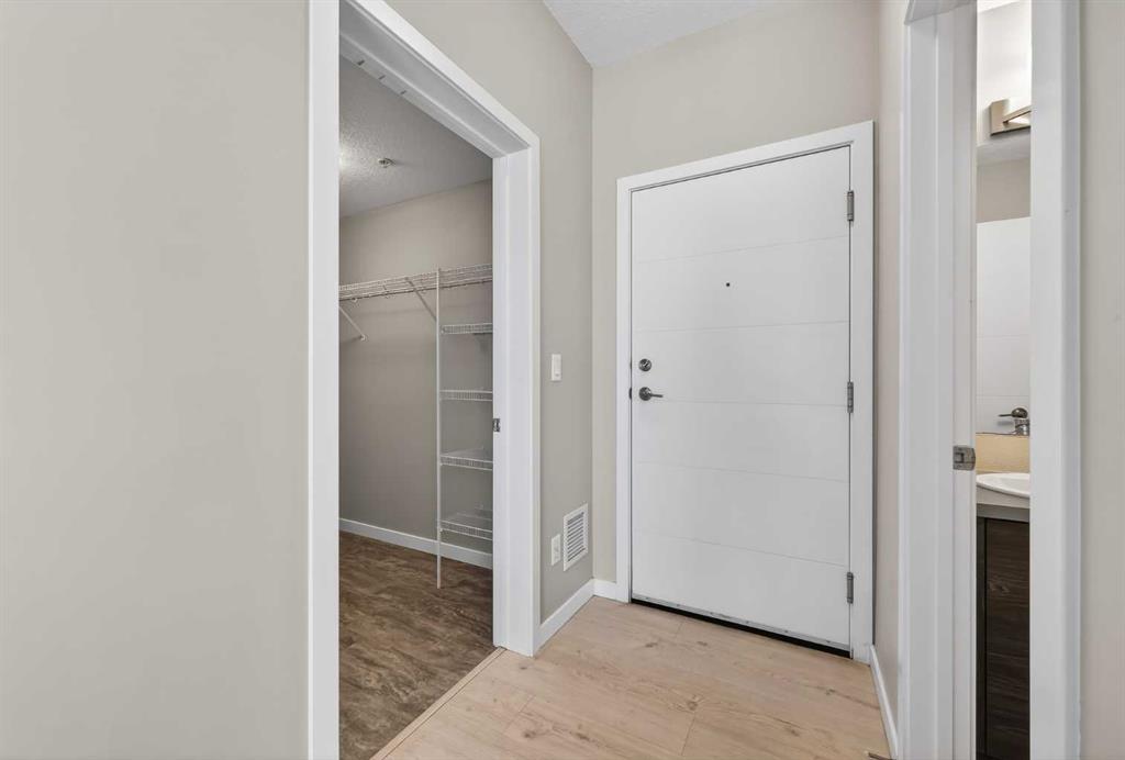 122 Mahogany Centre SE #407 photo 3