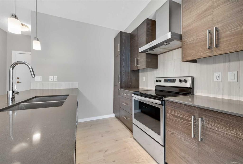 122 Mahogany Centre SE #407 photo 5