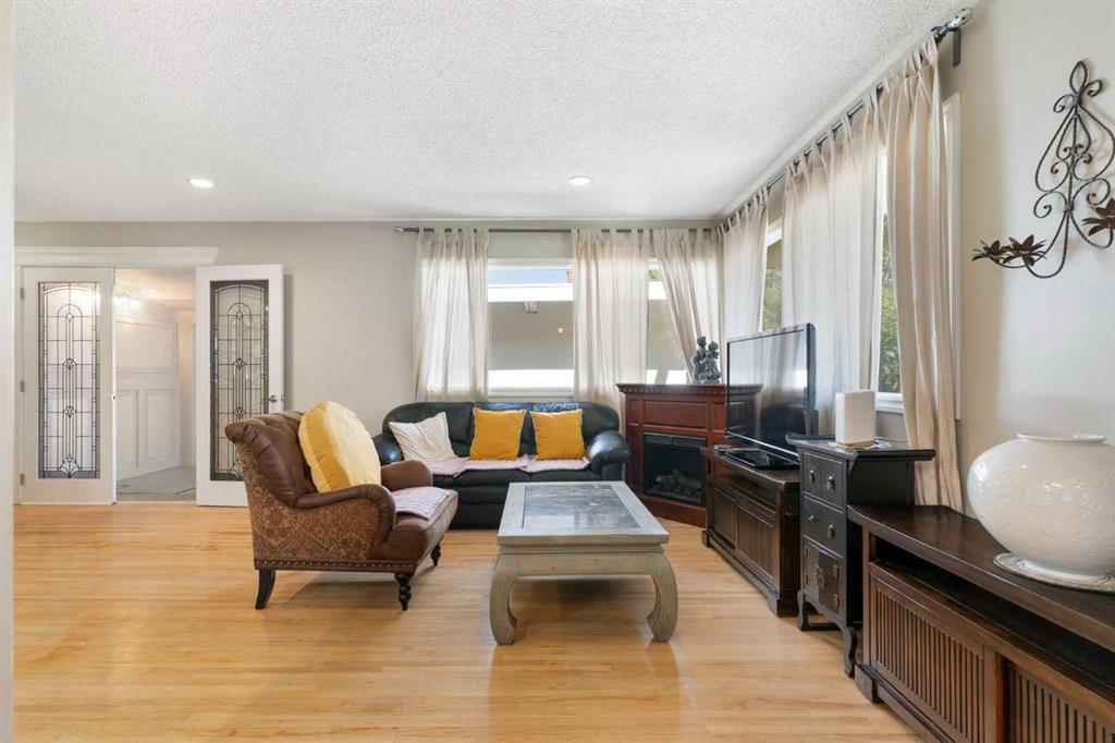 87 Hillgrove Drive SW photo 5