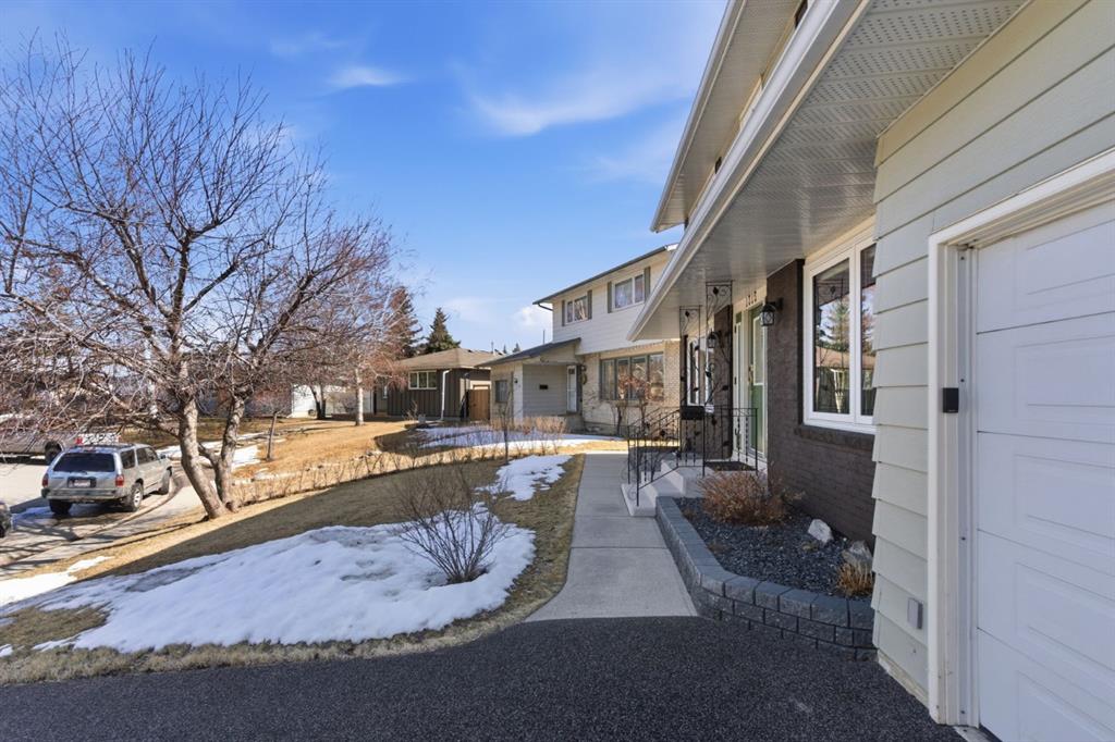 1315 Lake Michigan Crescent SE photo 2