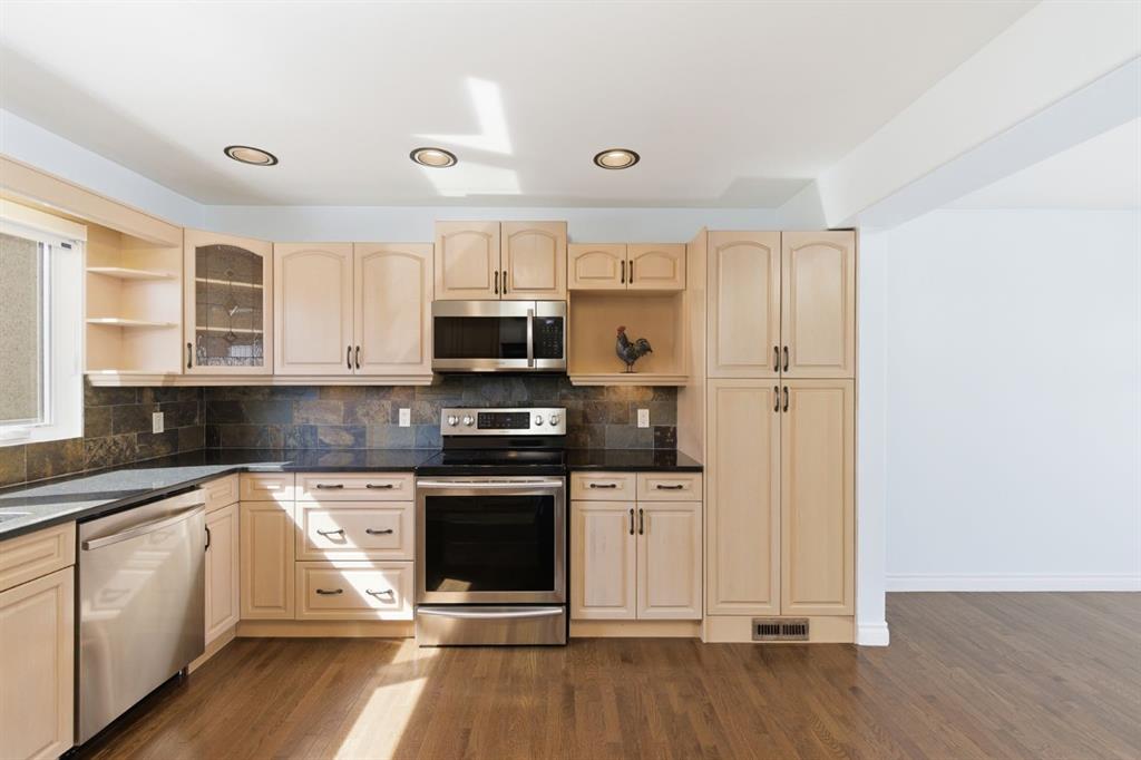 1315 Lake Michigan Crescent SE photo 5