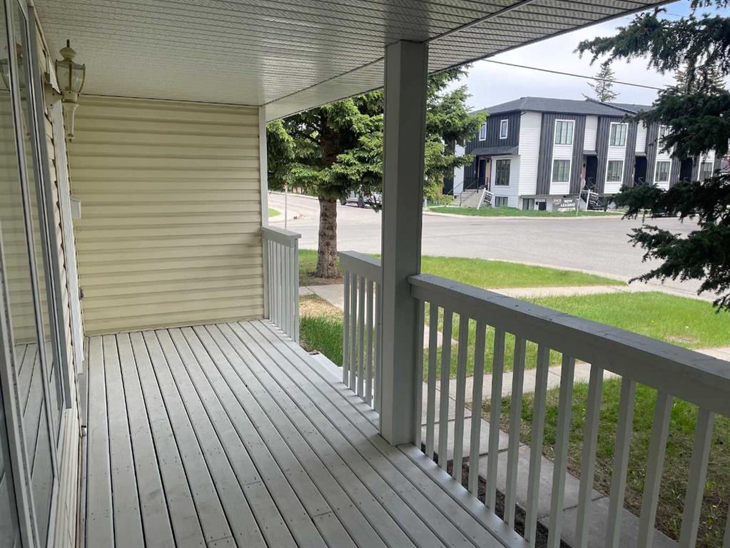 3103 39 Street SW photo 2
