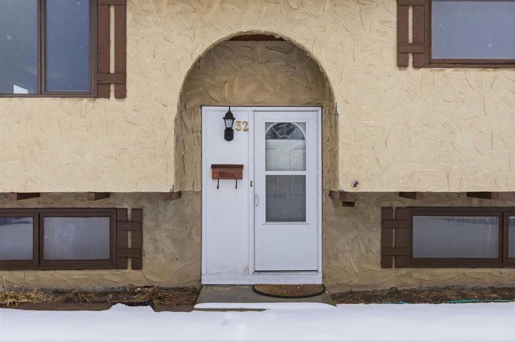 32 Fonda Mews SE photo 3