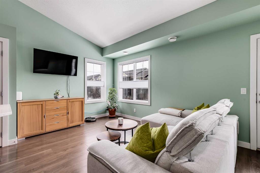 132 Evanscrest Gardens NW photo 3