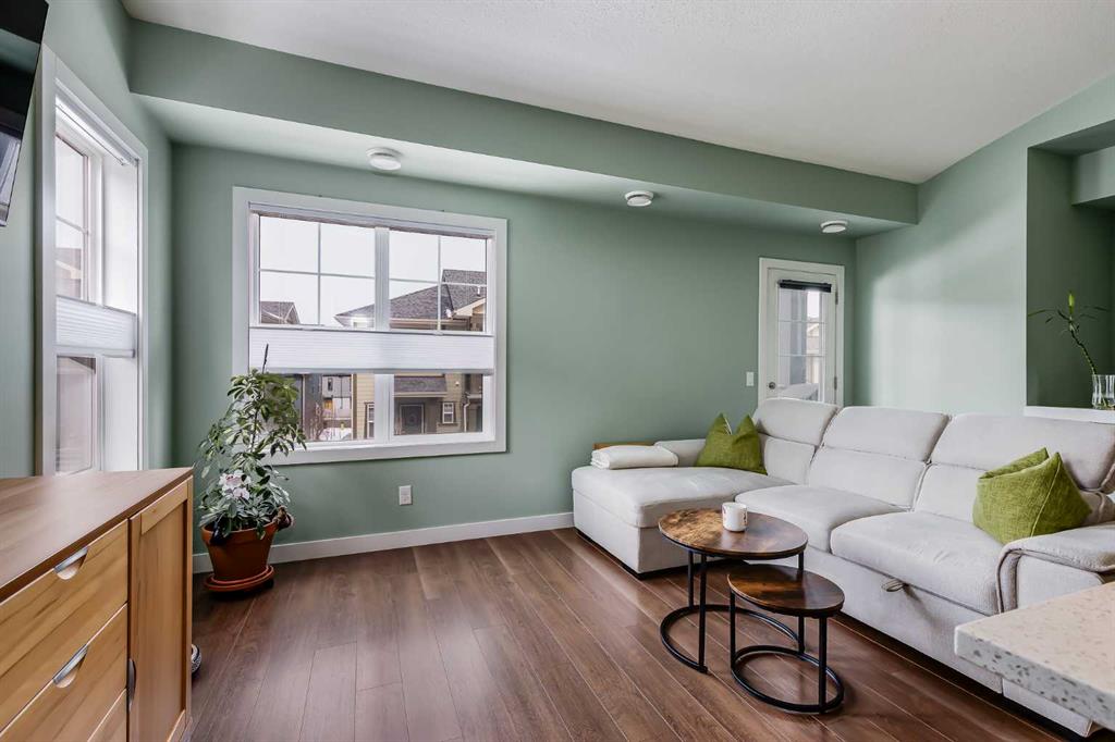132 Evanscrest Gardens NW photo 4