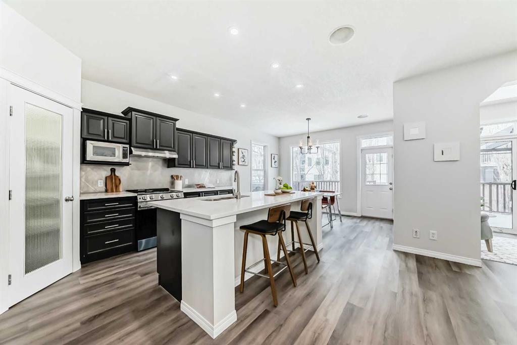 21 Panamount Row NW photo 3