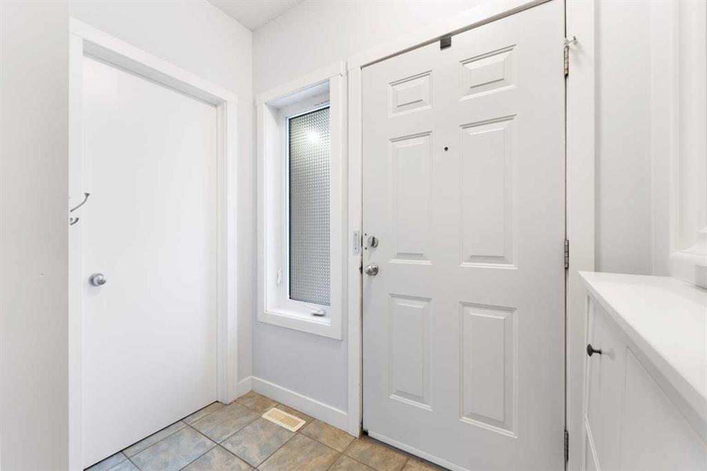 1620 27 Avenue SW #2 photo 3
