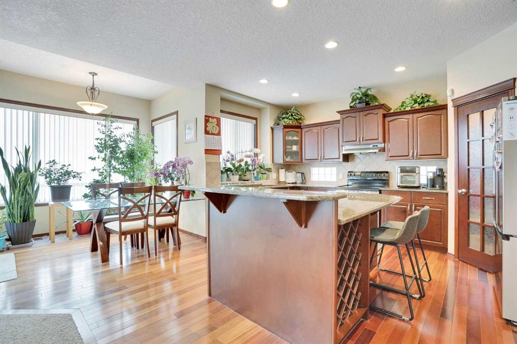 160 Tremblant Way SW photo 3