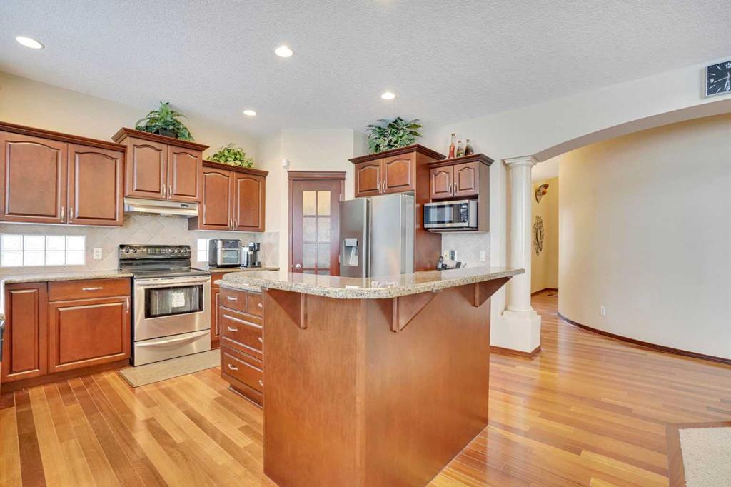 160 Tremblant Way SW photo 4