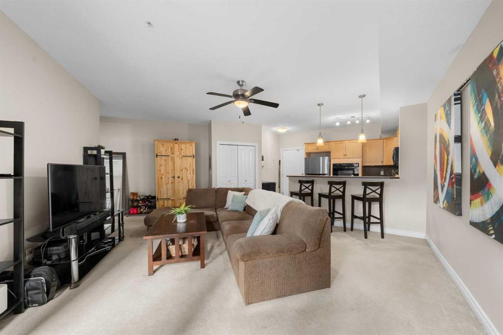 60 Royal Oak Plaza NW #117 photo 3