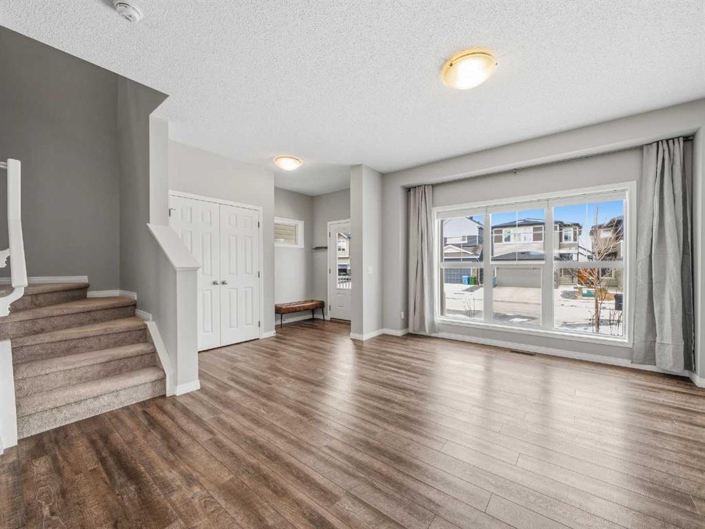 89 Walgrove Rise SE photo 3