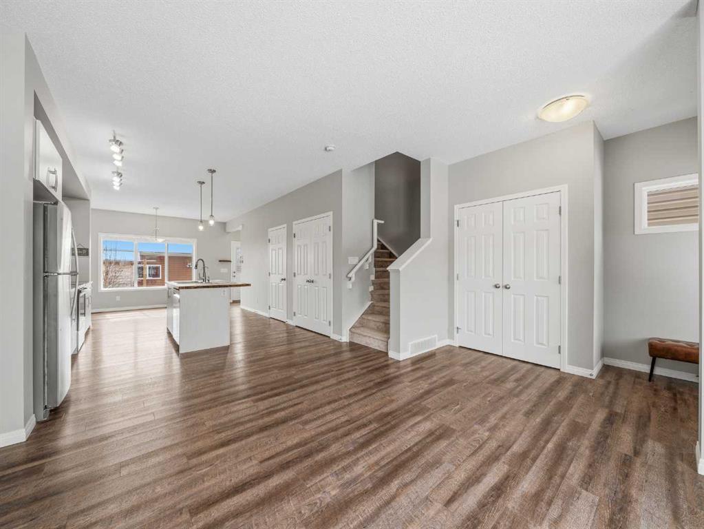 89 Walgrove Rise SE photo 4