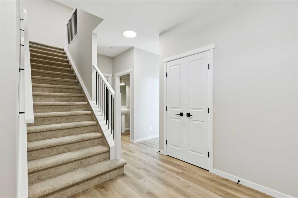 302 Hotchkiss Common SE photo 3