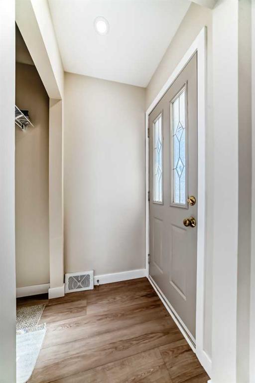 2007 Cottonwood Crescent SE photo 3