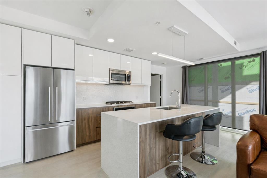 327 9A Street NW #211 photo 2
