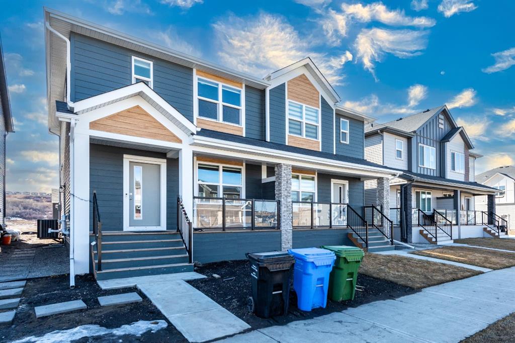 671 Wolf Willow Boulevard SE photo 2