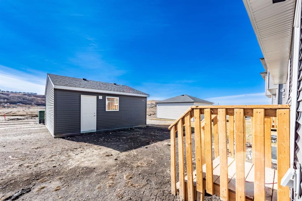 671 Wolf Willow Boulevard SE photo 4
