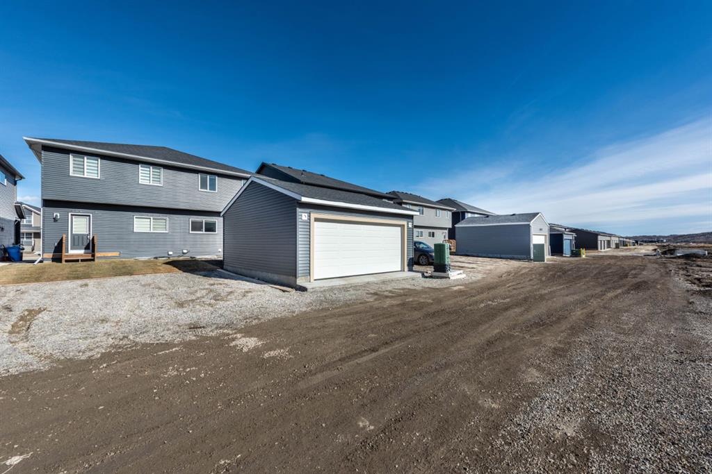671 Wolf Willow Boulevard SE photo 5