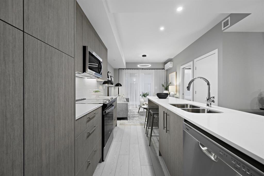 310 15 Avenue SW #221 photo 2