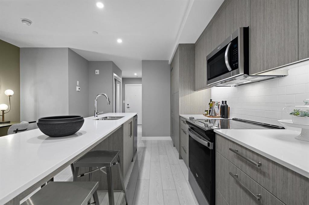 310 15 Avenue SW #221 photo 5