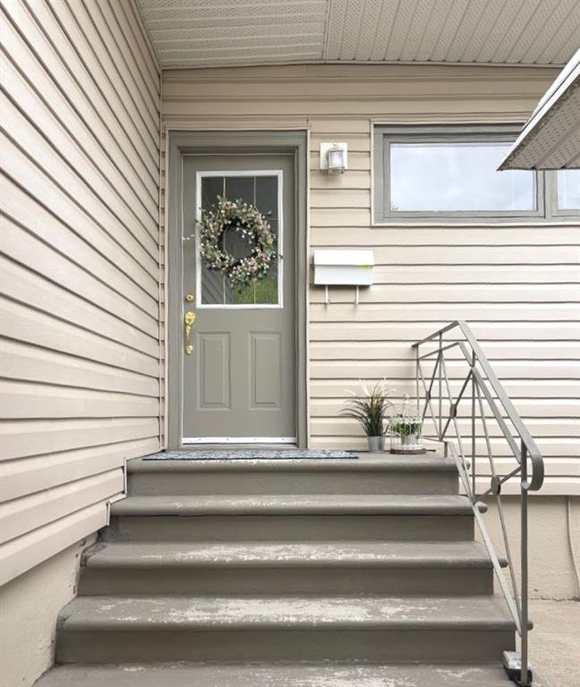 19 Meadowview Road SW photo 4