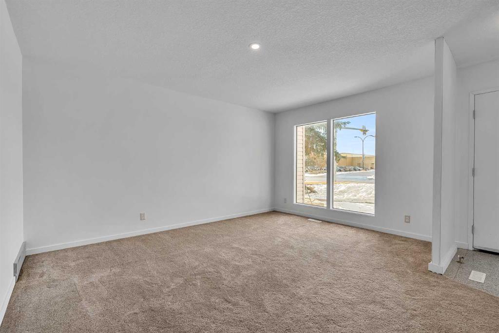 318 Marlborough Way NE photo 3