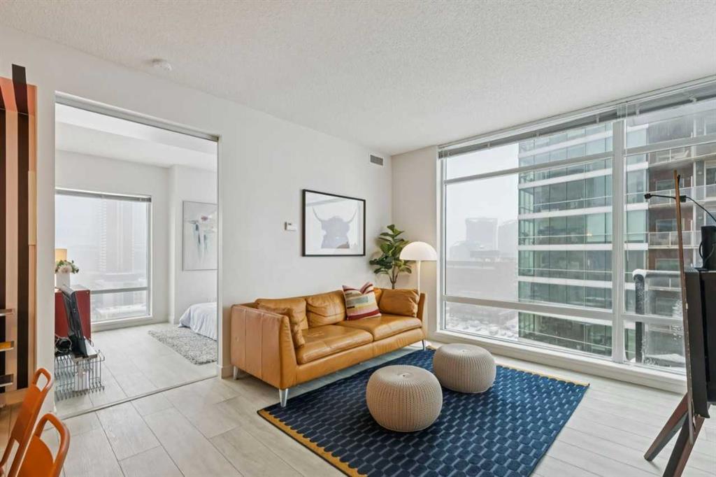 215 13 Avenue SW #1401 photo 2