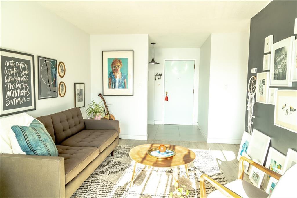 523 15 Avenue SW #405 photo 2