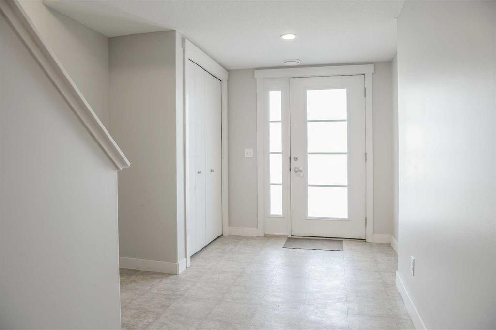 206 Redstone View NE photo 3