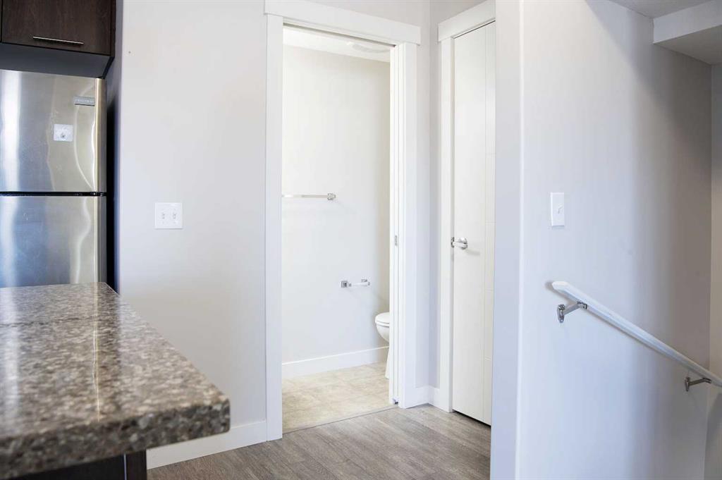 206 Redstone View NE photo 4