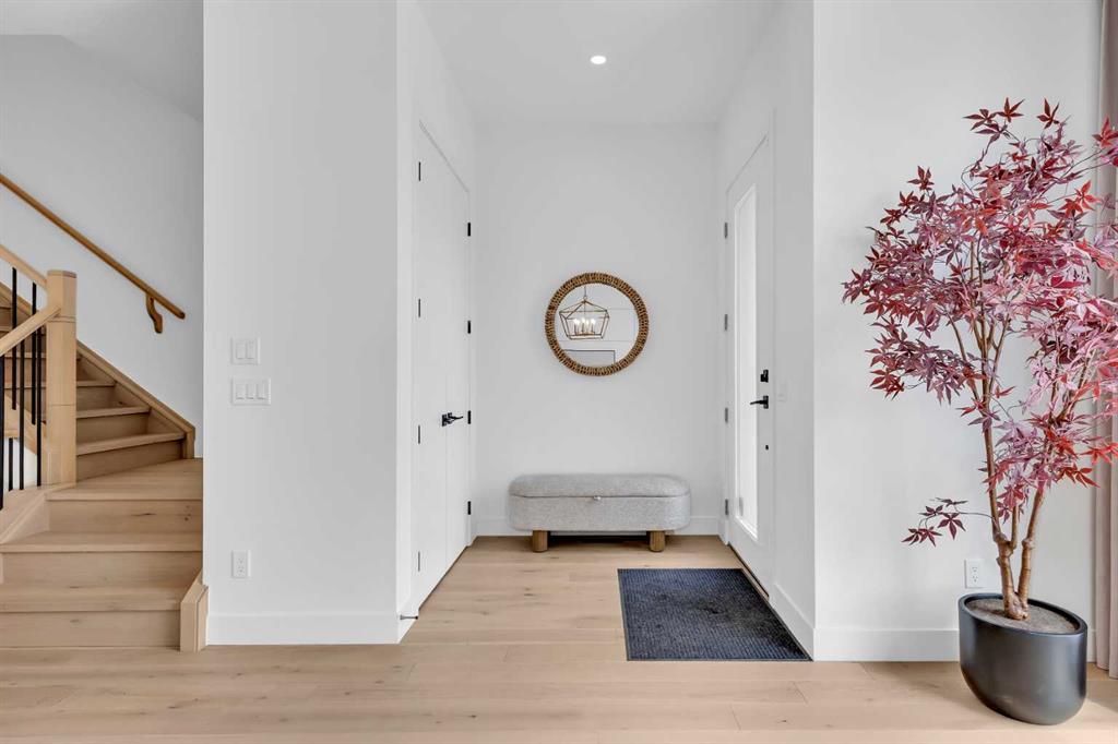 2625 29 Street SW photo 2