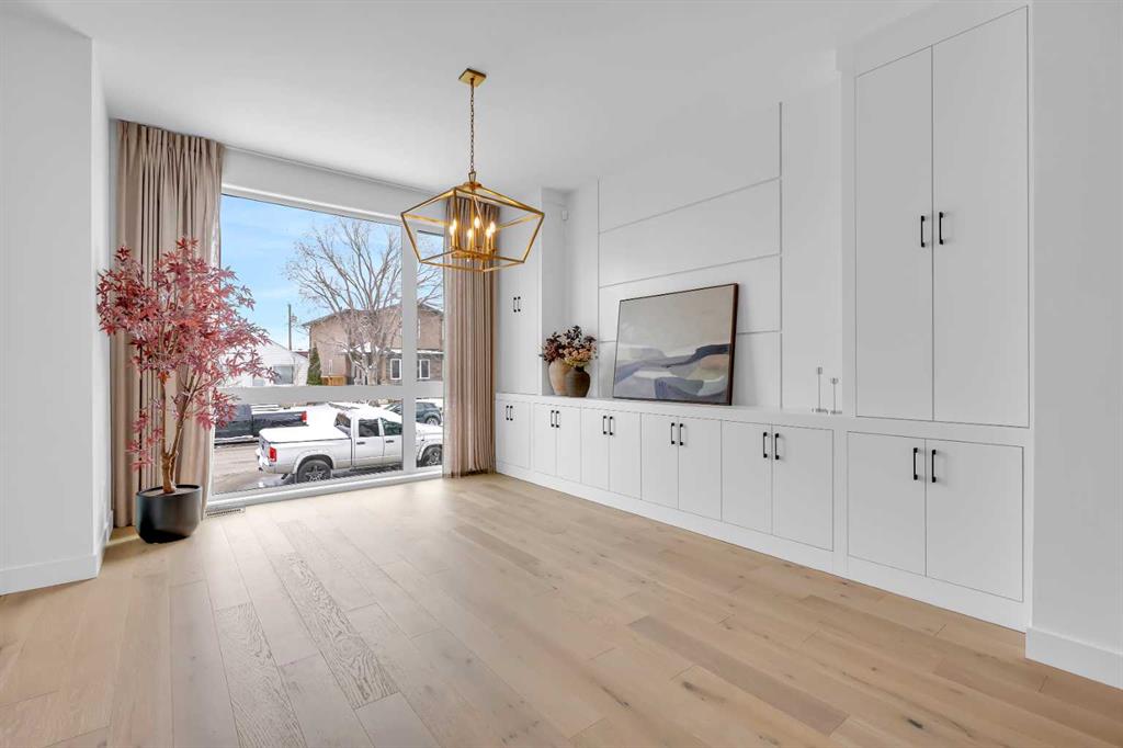 2625 29 Street SW photo 3