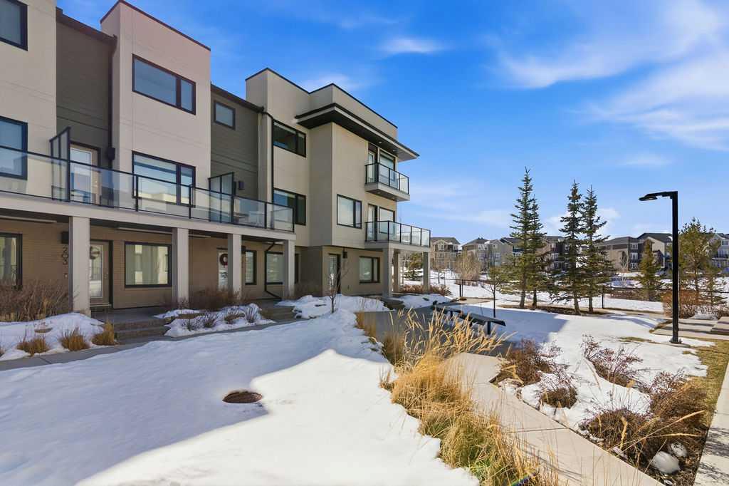 218 Sherwood Square NW #204