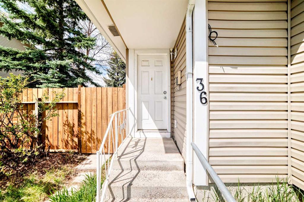 36 Castleglen Way NE photo 5