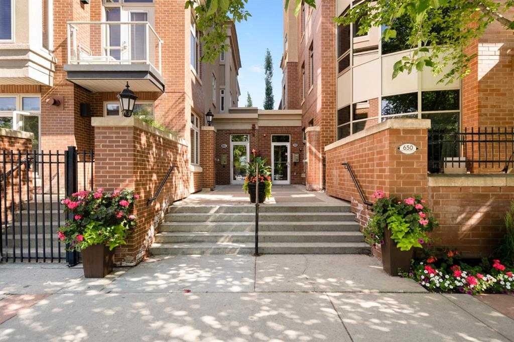 660 Eau Claire Avenue SW #103 photo 3